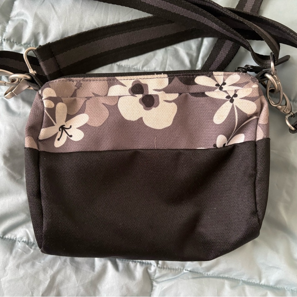 Sherpani Skye crossbody bag - Picture 4 of 10